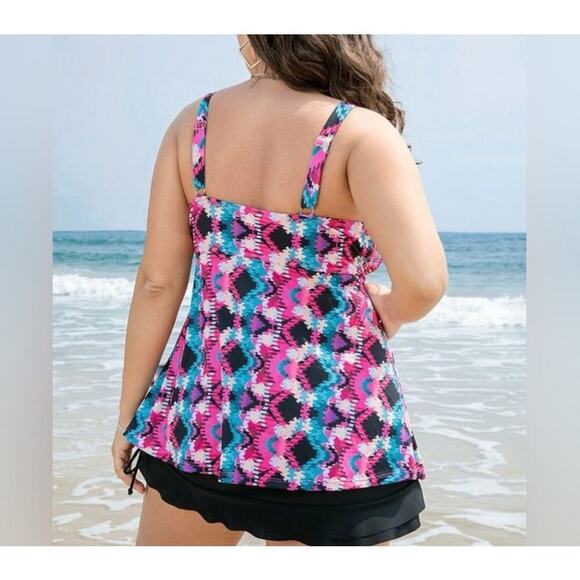 2/$25 Sz 12 Large BloomChic Geometric Contrast Twist Split Hem Tankini Top only - Picture 2 of 5